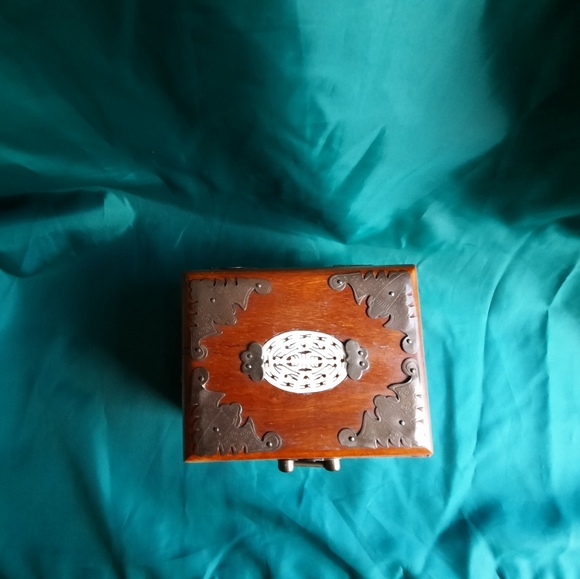 Vintage trinket boxes - Picture 4 of 12